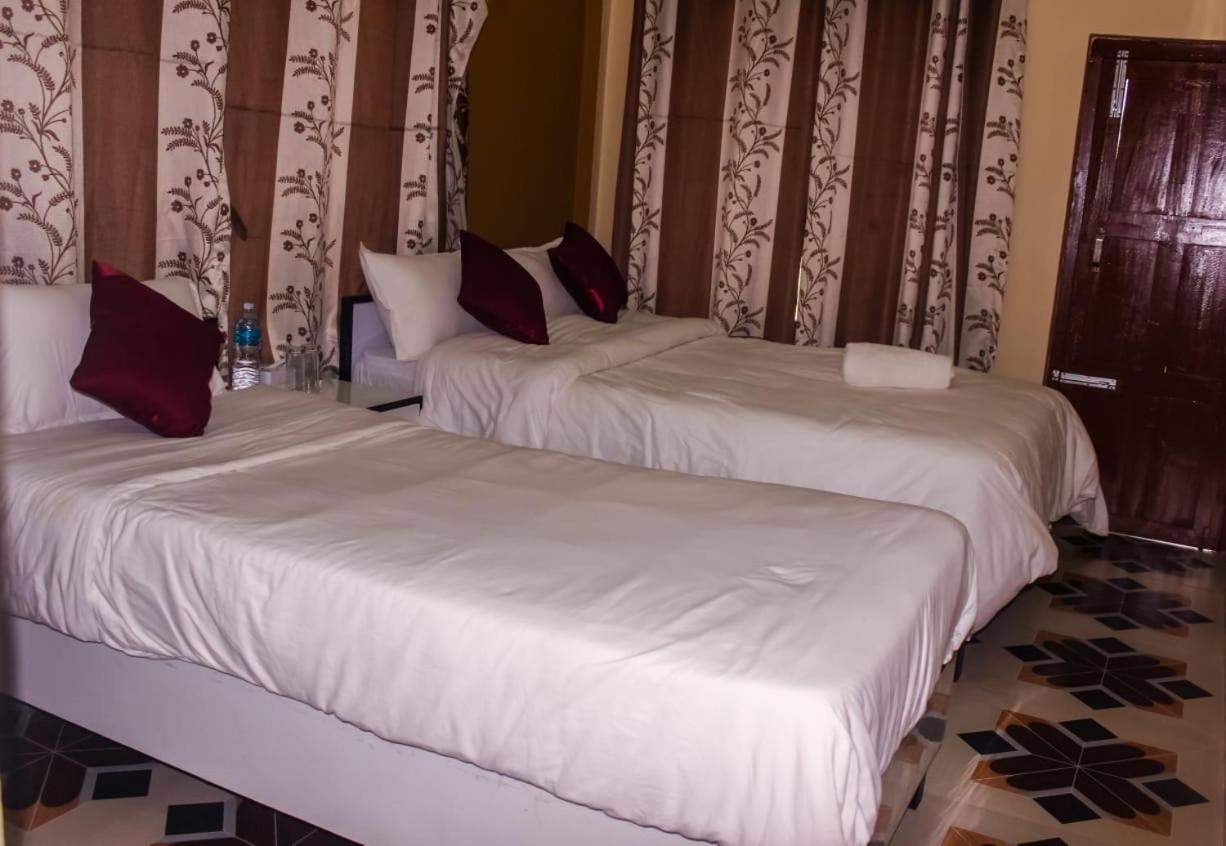 Hotel Flycatcher Chitwan- A Jungle Safari Home ソーラハ エクステリア 写真