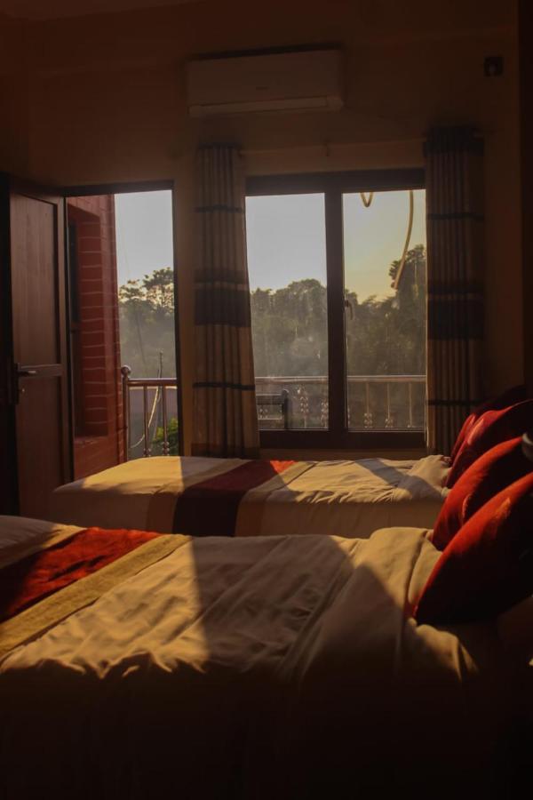 Hotel Flycatcher Chitwan- A Jungle Safari Home ソーラハ エクステリア 写真