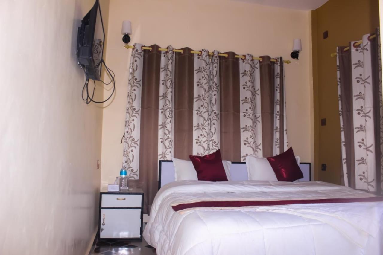 Hotel Flycatcher Chitwan- A Jungle Safari Home ソーラハ エクステリア 写真