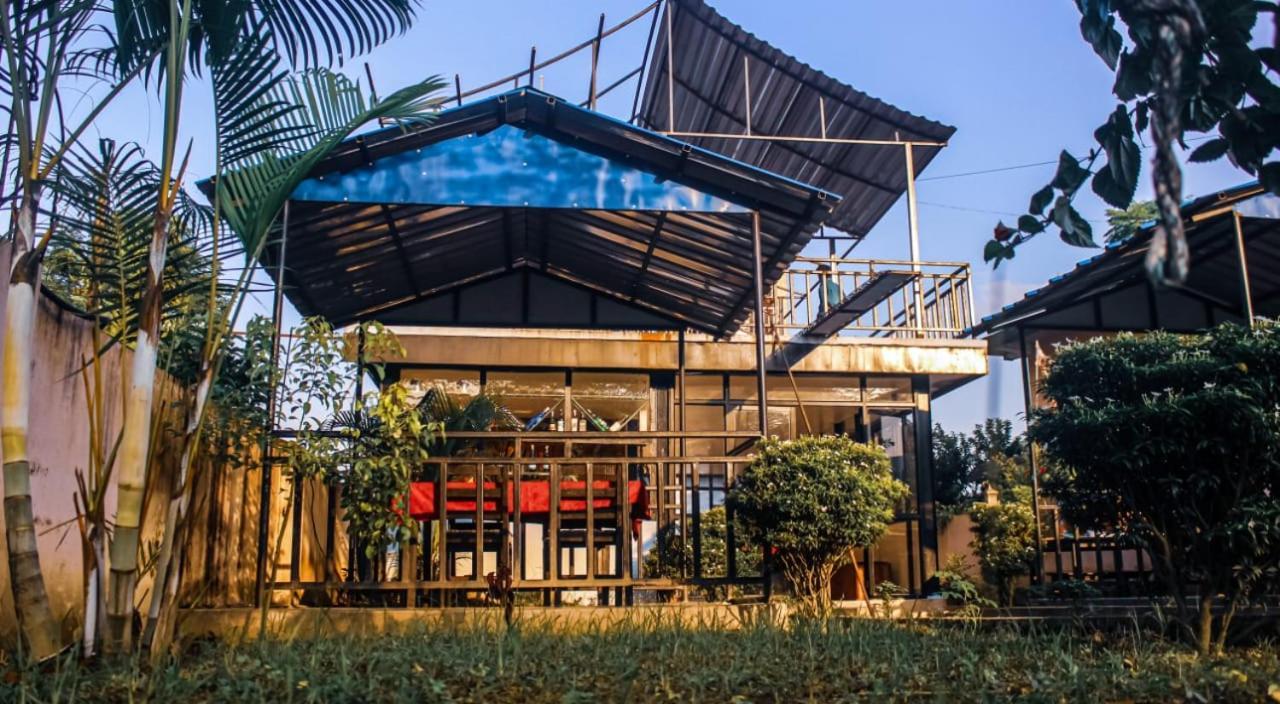 Hotel Flycatcher Chitwan- A Jungle Safari Home ソーラハ エクステリア 写真