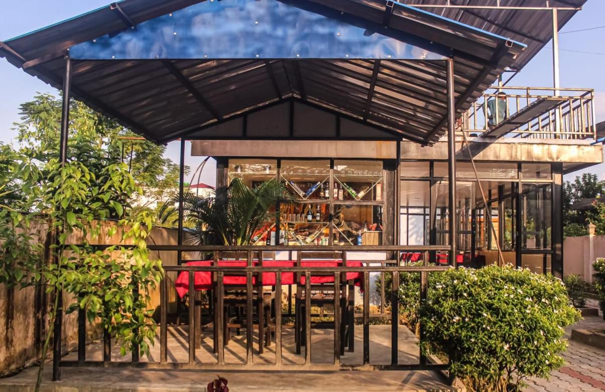 Hotel Flycatcher Chitwan- A Jungle Safari Home ソーラハ エクステリア 写真