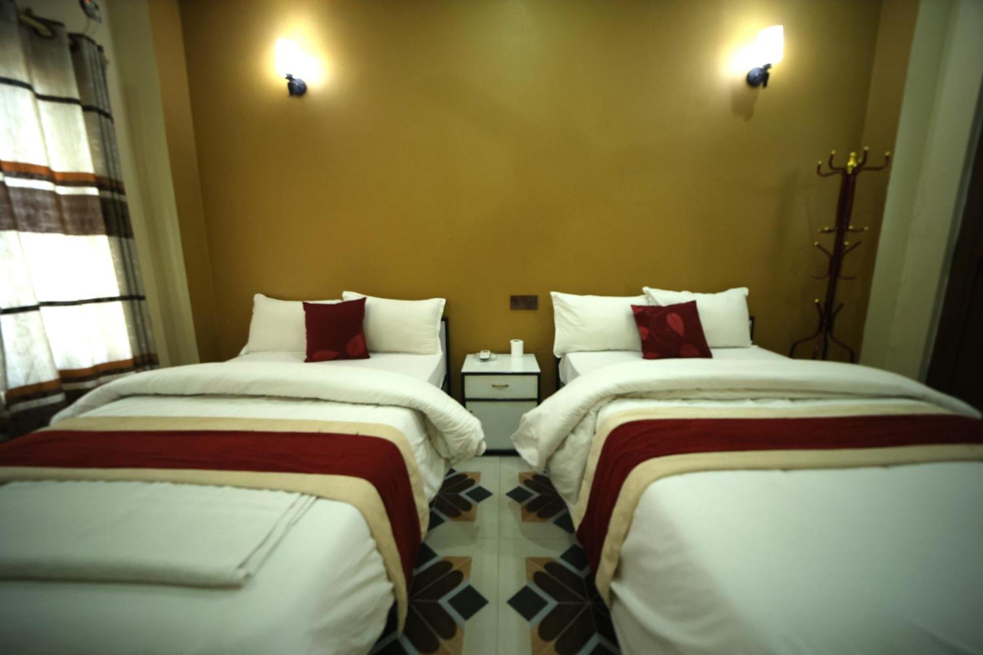 Hotel Flycatcher Chitwan- A Jungle Safari Home ソーラハ エクステリア 写真