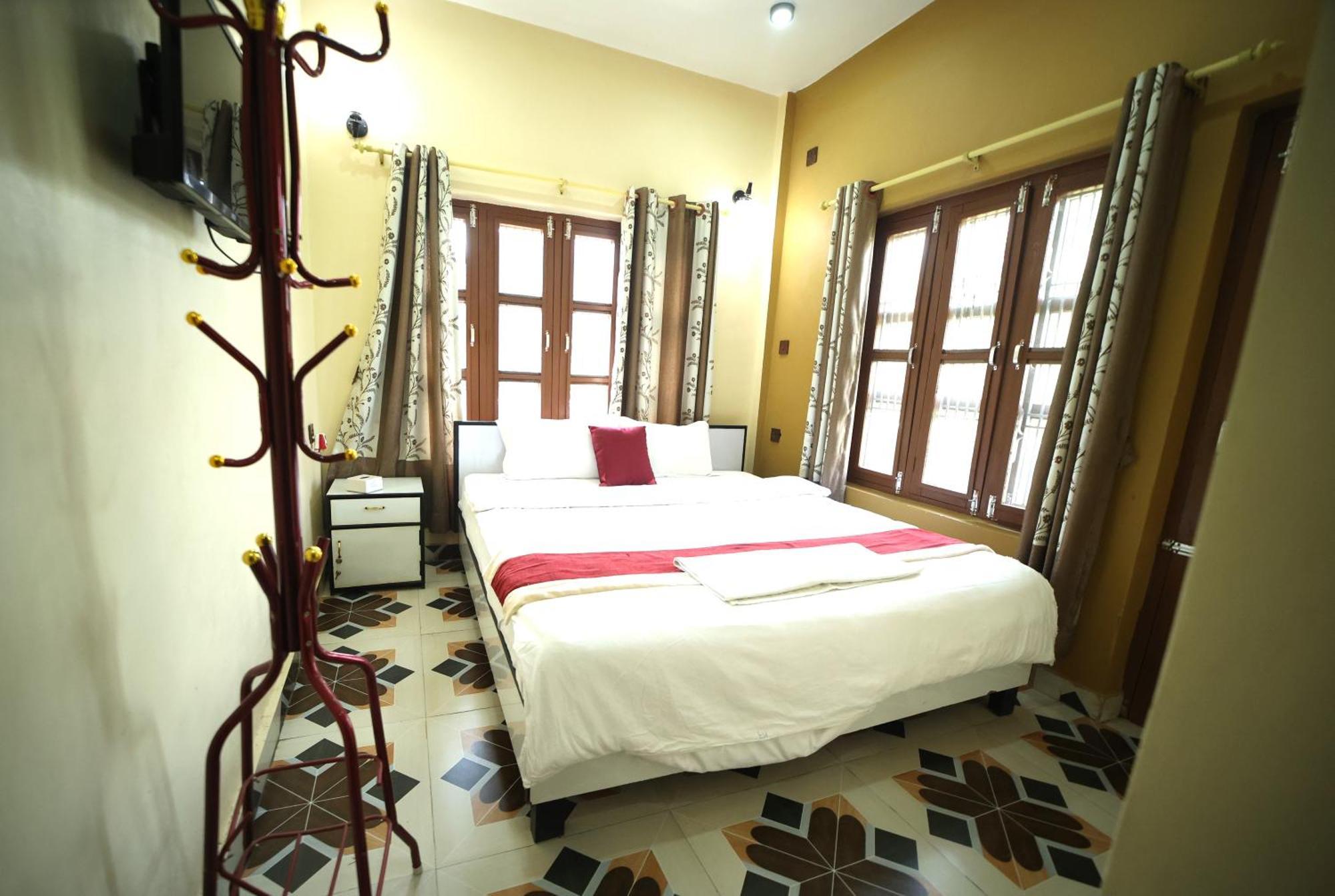 Hotel Flycatcher Chitwan- A Jungle Safari Home ソーラハ エクステリア 写真