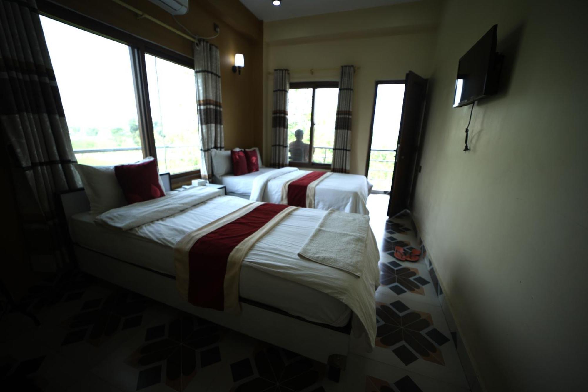Hotel Flycatcher Chitwan- A Jungle Safari Home ソーラハ エクステリア 写真