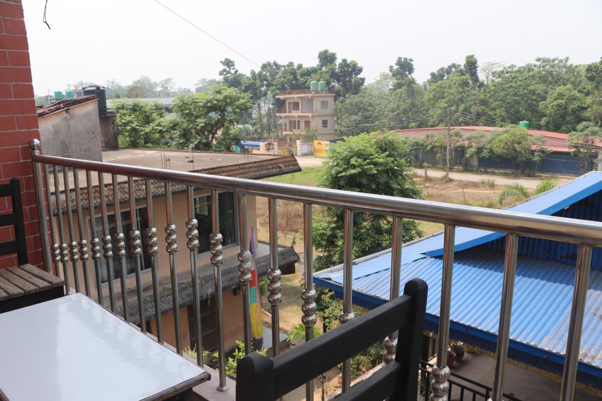 Hotel Flycatcher Chitwan- A Jungle Safari Home ソーラハ エクステリア 写真