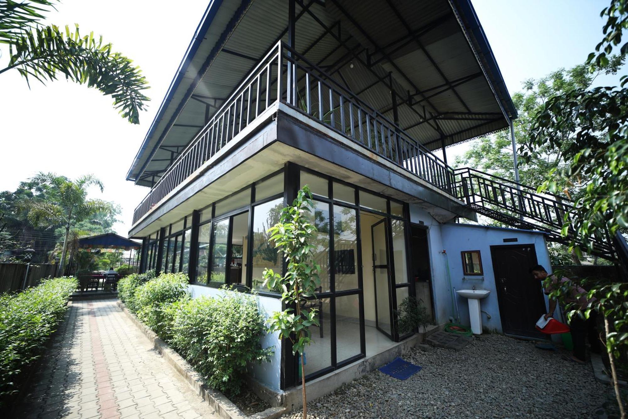 Hotel Flycatcher Chitwan- A Jungle Safari Home ソーラハ エクステリア 写真