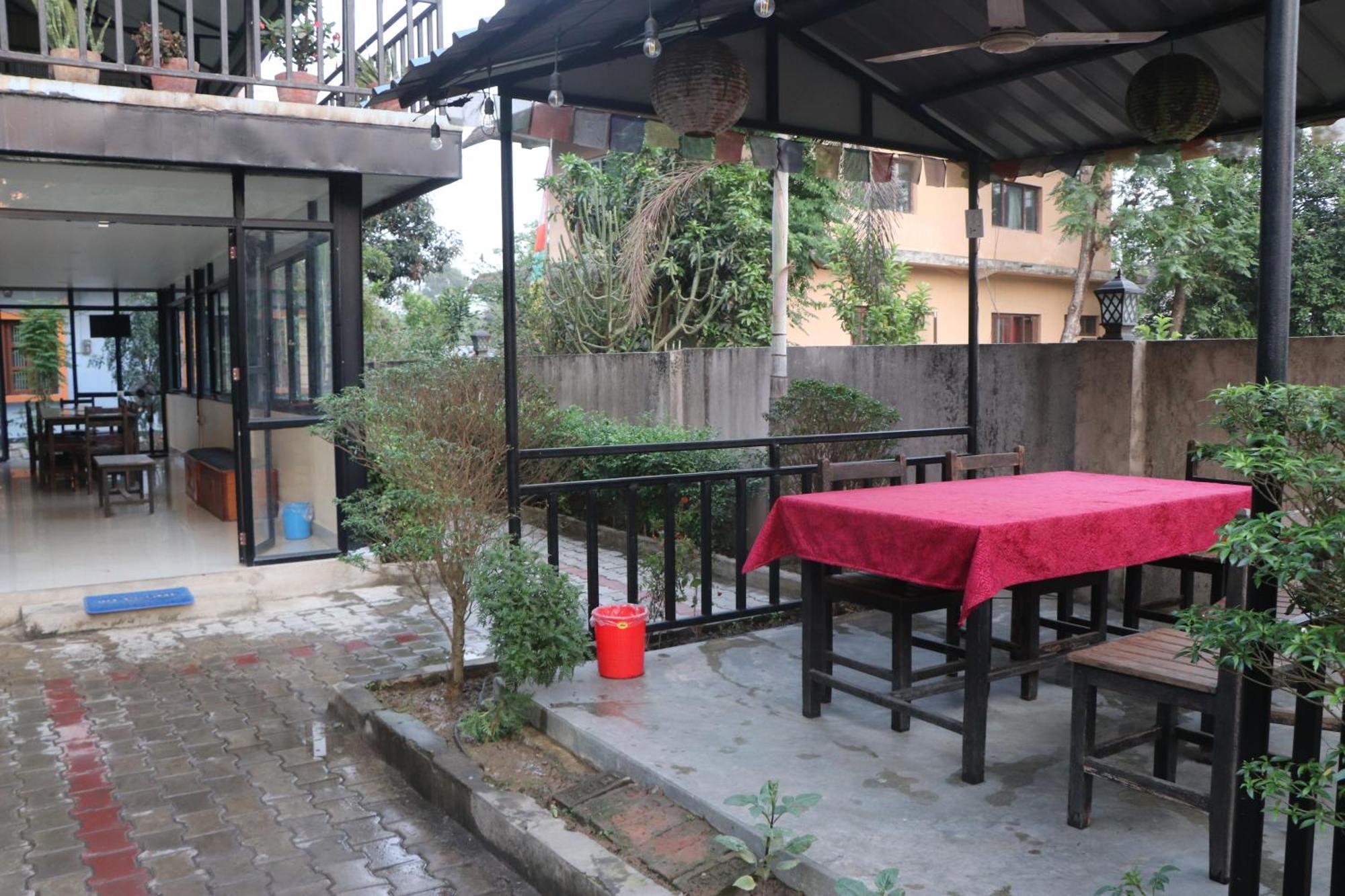Hotel Flycatcher Chitwan- A Jungle Safari Home ソーラハ エクステリア 写真
