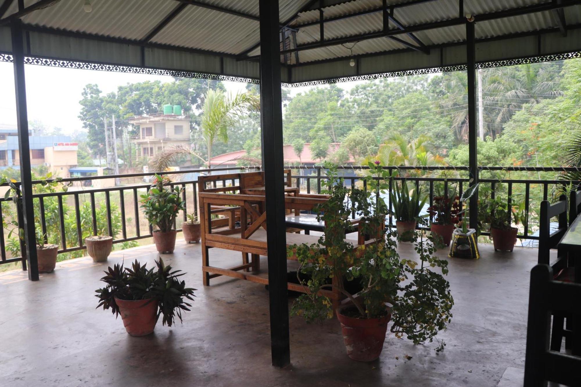 Hotel Flycatcher Chitwan- A Jungle Safari Home ソーラハ エクステリア 写真
