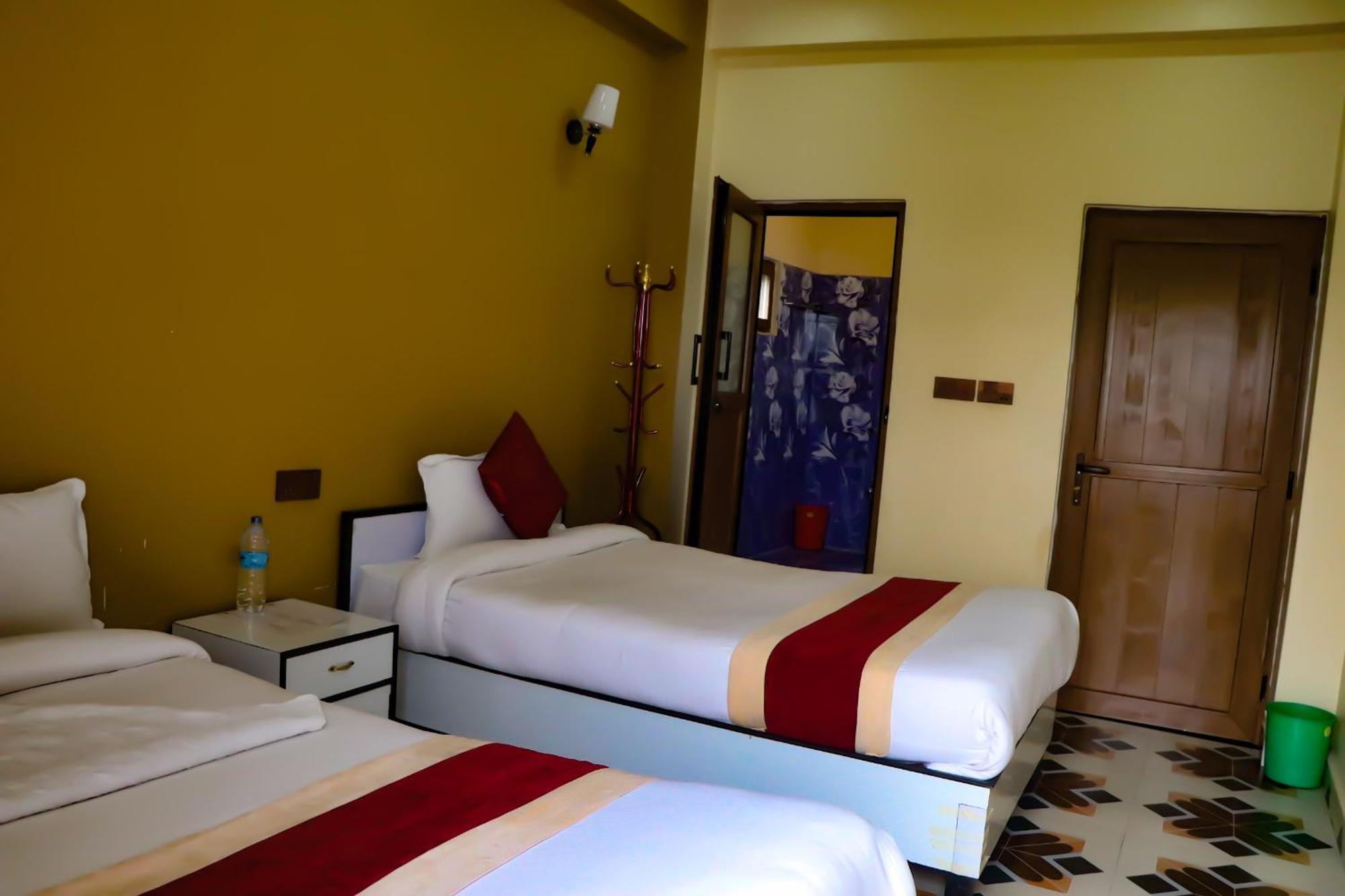 Hotel Flycatcher Chitwan- A Jungle Safari Home ソーラハ エクステリア 写真
