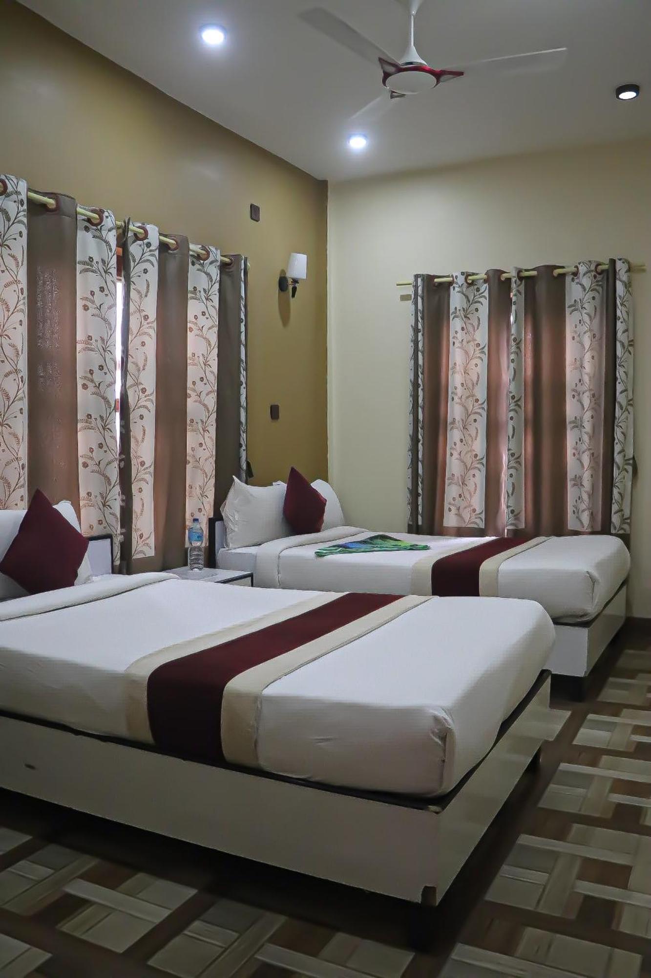 Hotel Flycatcher Chitwan- A Jungle Safari Home ソーラハ エクステリア 写真